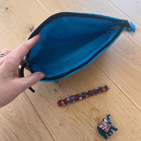Blue Silk Elephant Clutch, Mosaic Pen and keyring. 3 pc set - Picture 7 of 12
